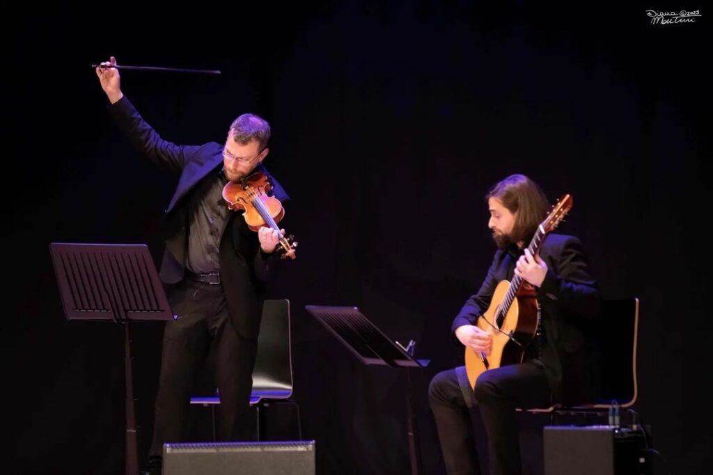Chitarra classica Marcello De Carolis violino Leonardo Spinedi
